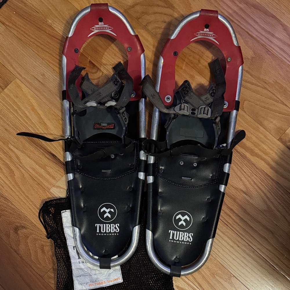 Tubbs Discovery 25  Trail Net Red and Black Snowshoes. Unisex